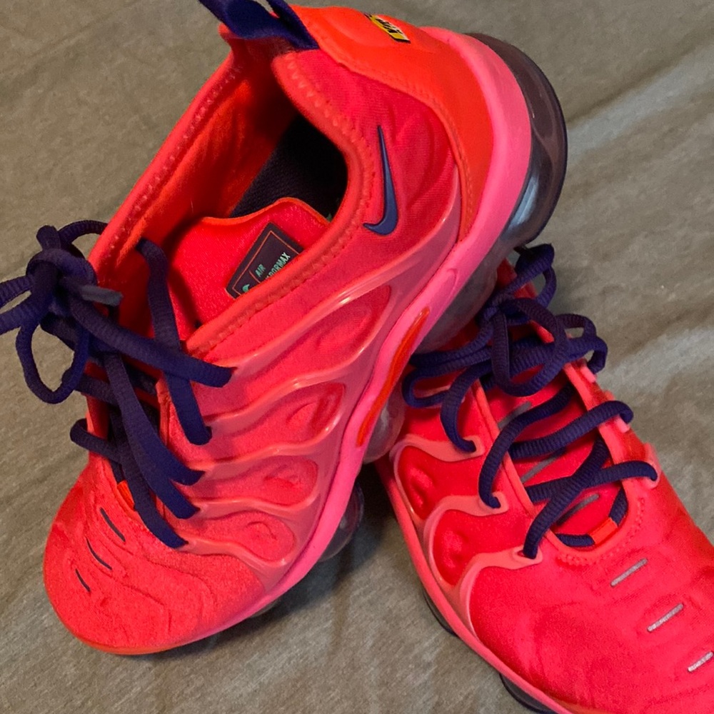 Nike Air Vapormax Plus “neon red”